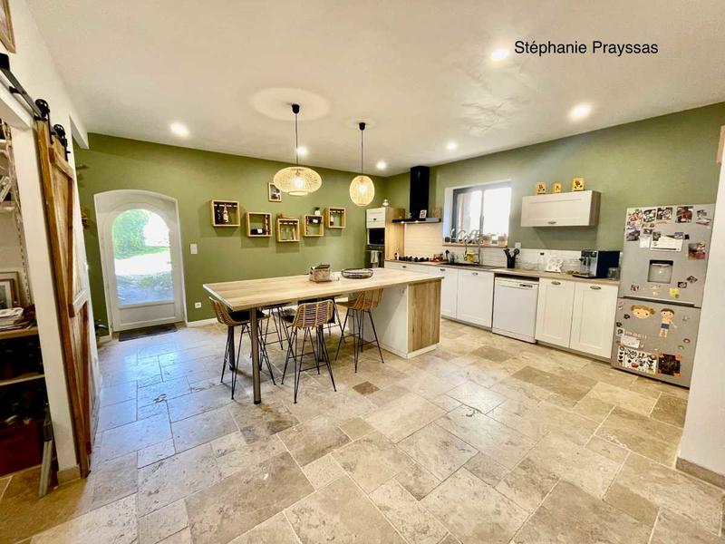 Maison - 300 m² - 5 pièces