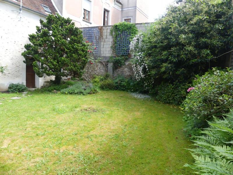 Maison - 340 m² - 6 pièces