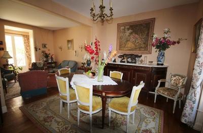 Maison - 145 m² - 9 pièces