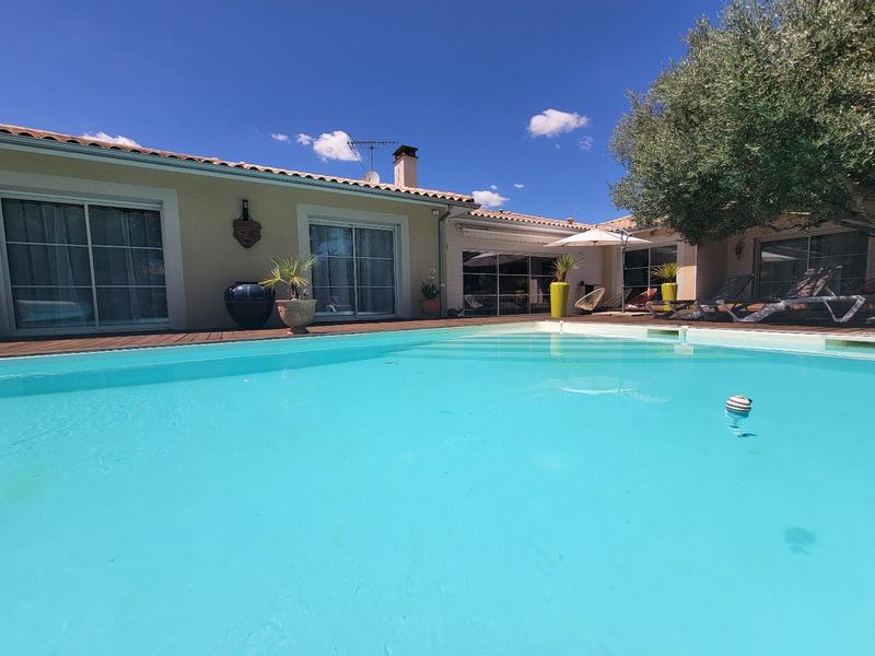 Maison contemporaine - 222 m² - 6 pièces