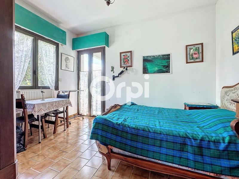 Maison - 220 m² - 6 pièces