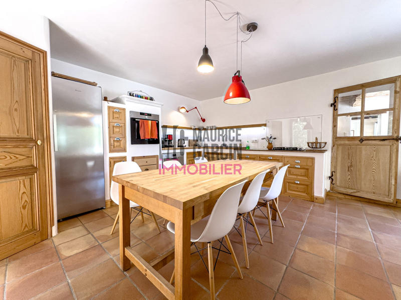 Maison - 227 m² - 8 pièces