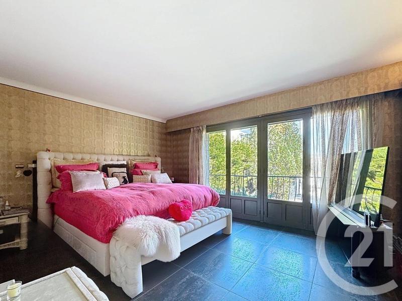 Maison - 237 m² - 7 pièces