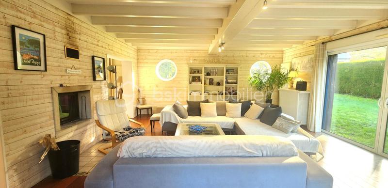 Propriété - 230 m² - 8 pièces