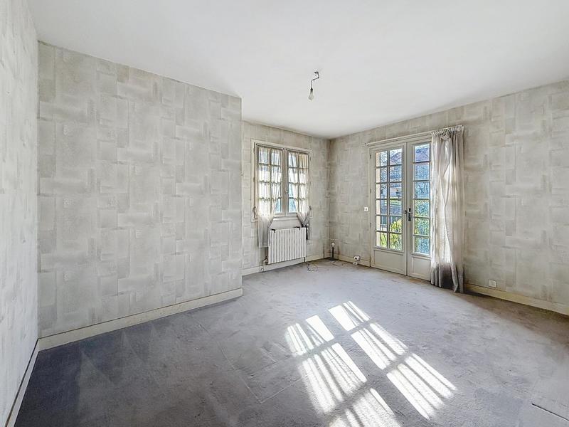 Maison - 222 m² - 7 pièces