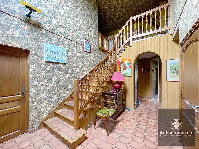 Maison - 254 m² - 9 pièces