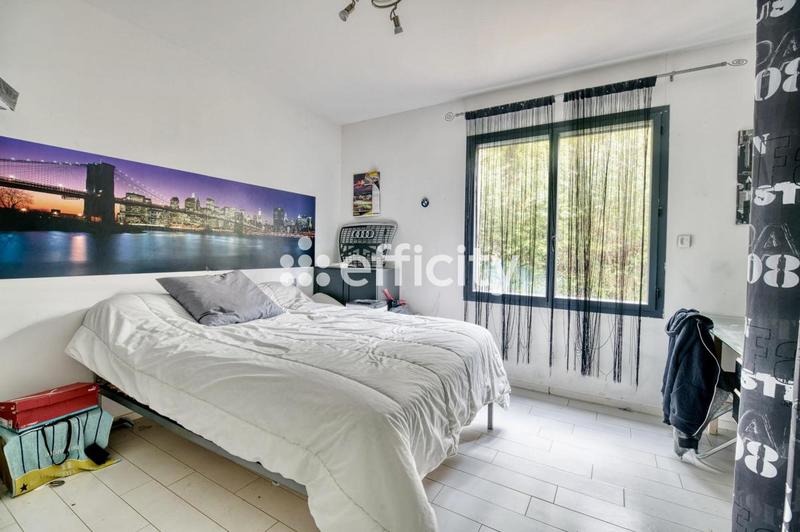 Maison - 246 m² - 7 pièces