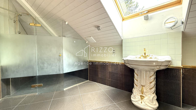 Maison - 450 m² - 20 pièces