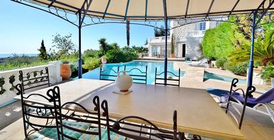 Villa - 250 m² - 6 pièces