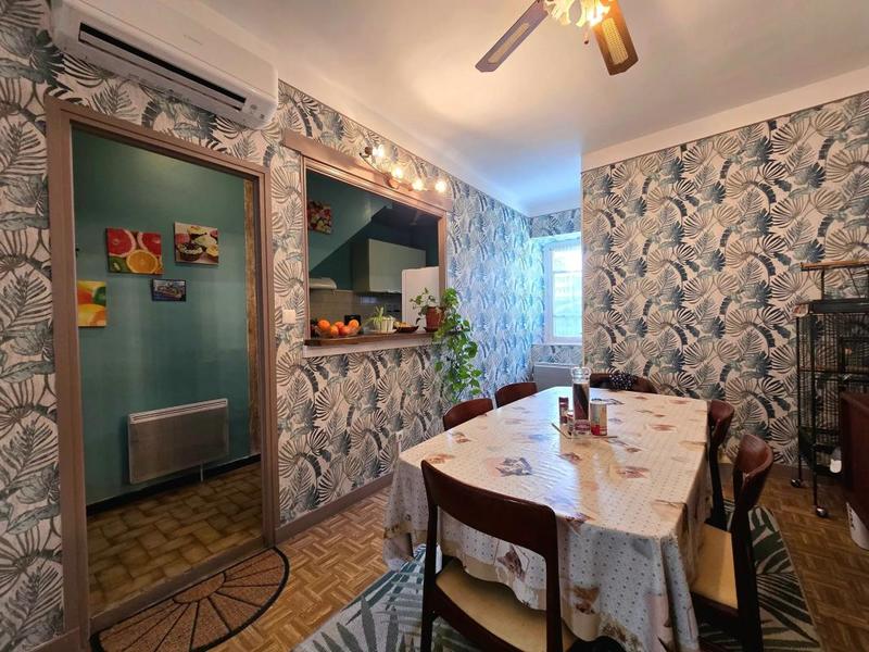 Maison - 802 m² - 5 pièces