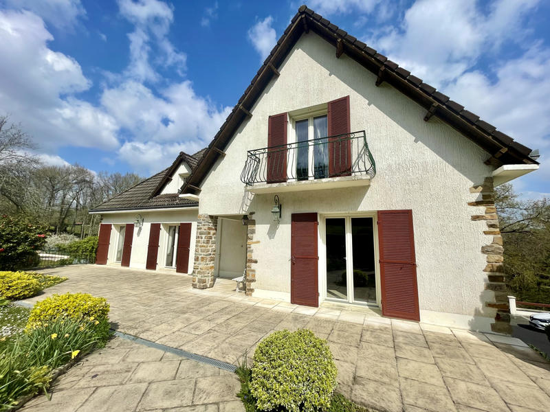 Maison - 214 m² - 5 pièces
