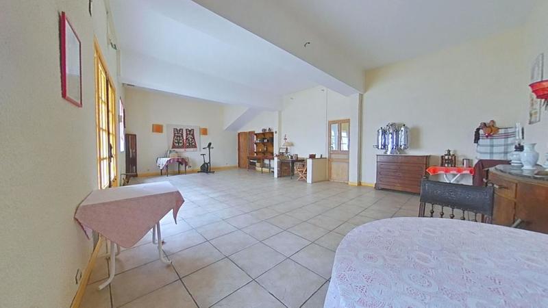 Maison - 200 m² - 6 pièces