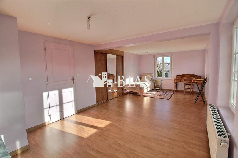 Maison - 239 m² - 7 pièces