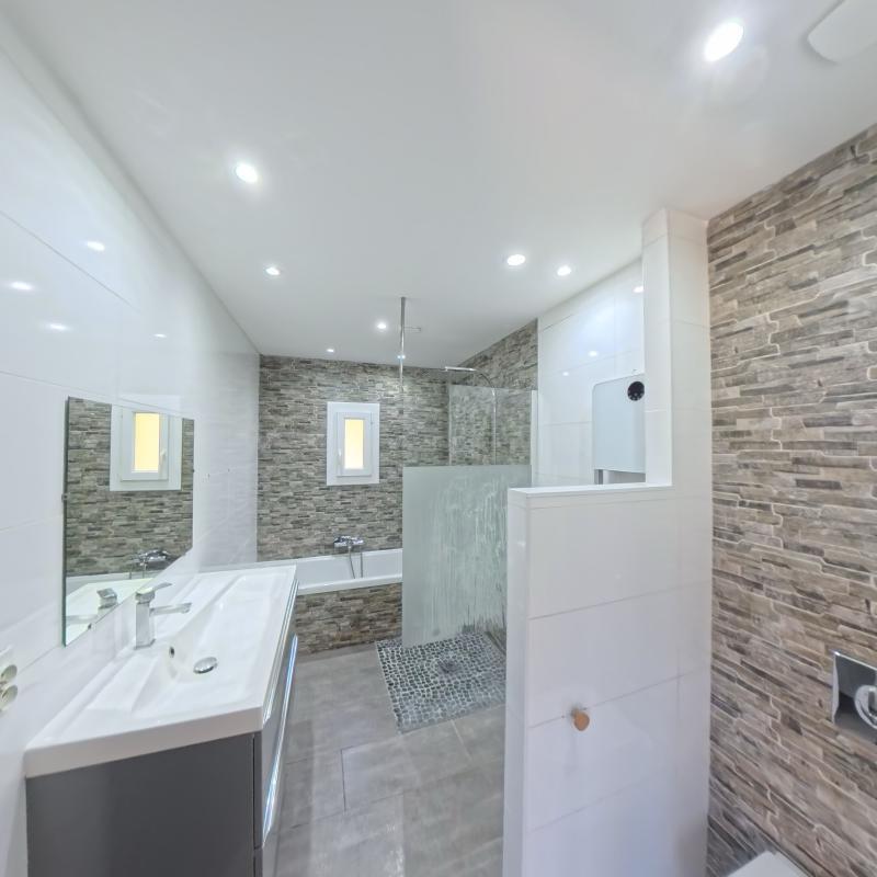 Maison - 94 m² - 5 pièces