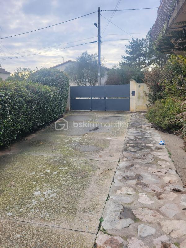 Maison - 180 m² - 9 pièces