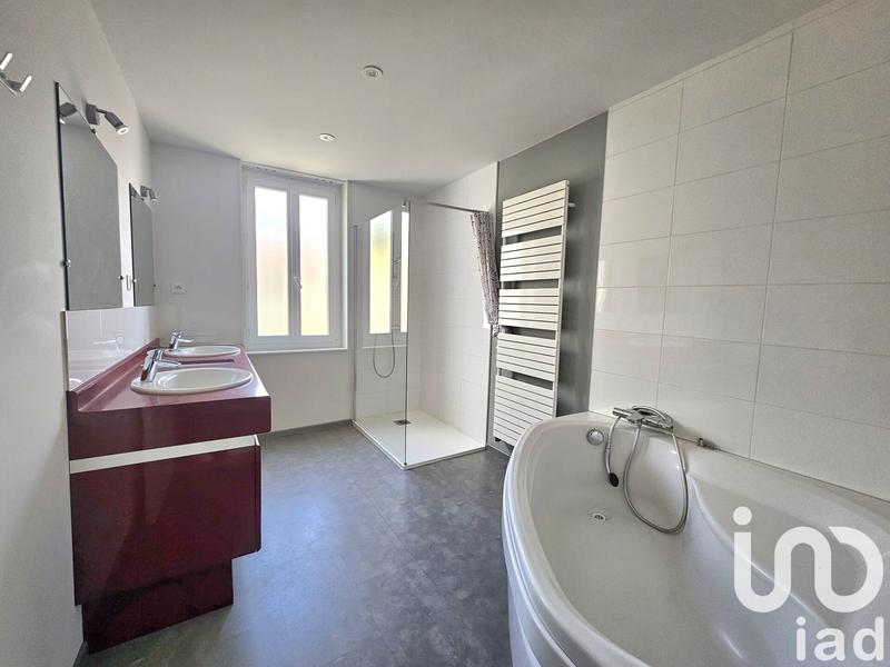 Maison - 198 m² - 8 pièces