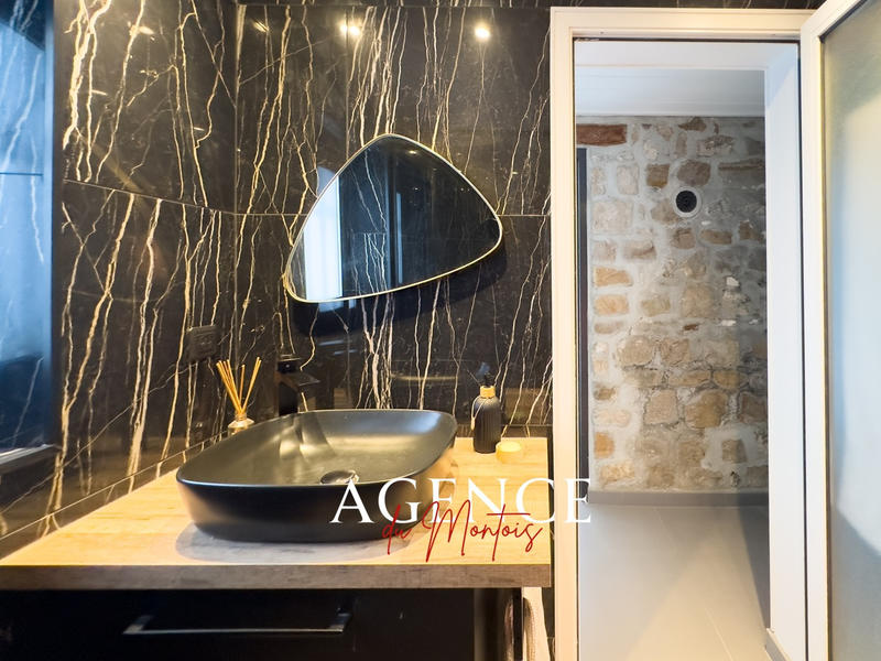 Maison - 232 m² - 7 pièces