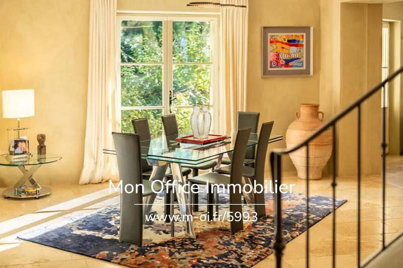 Propriété - 250 m² - 9 pièces