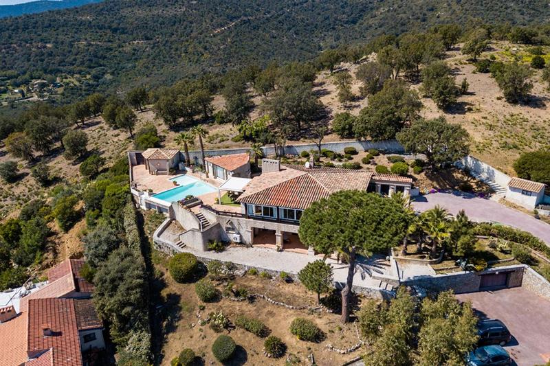 Demeure - 219 m² - 7 pièces