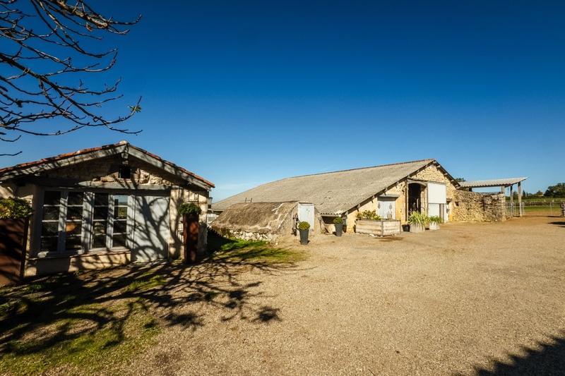 Haras - 400 m² - 7 pièces