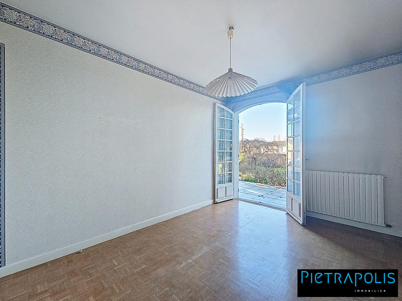 Maison traditionnelle - 220 m² - 7 pièces