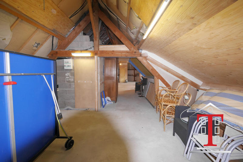 Maison traditionnelle - 230 m² - 9 pièces