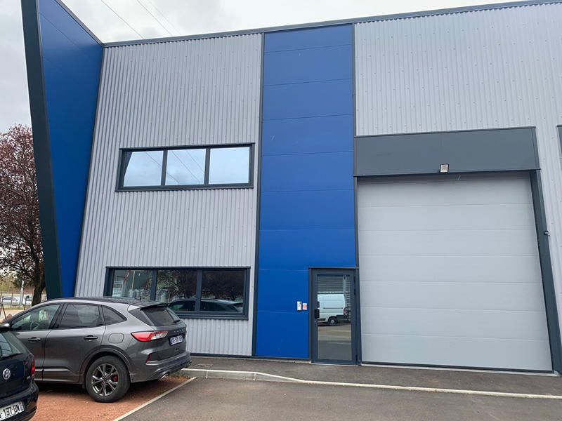 Local d'activité / Entrepôt - 360 m² - 6 pièces