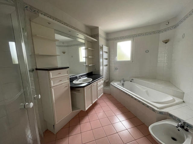 Maison - 215 m² - 7 pièces