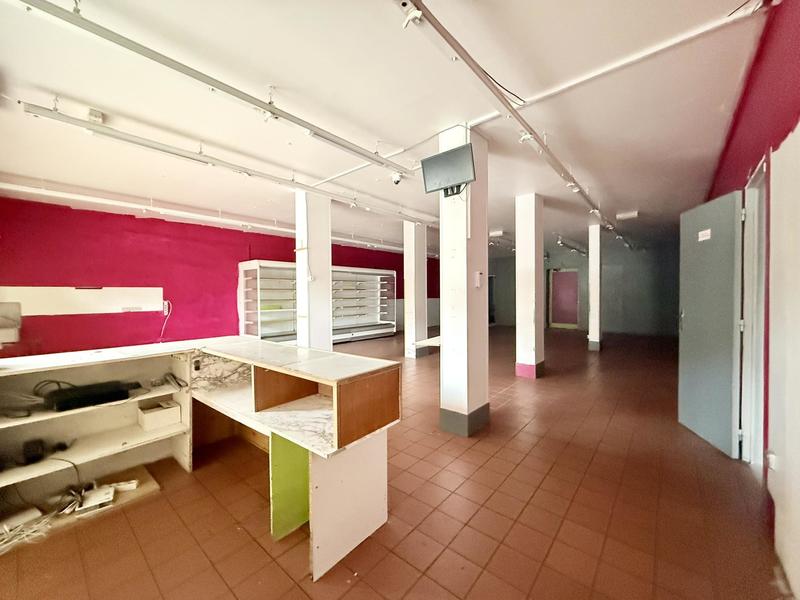 Local commercial - 330 m² - 7 pièces