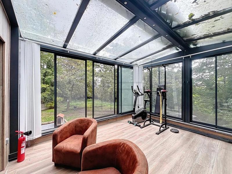 Maison - 260 m² - 10 pièces