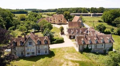 Château - 4 400 m² - 35 pièces