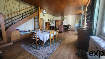 Maison - 213 m² - 8 pièces