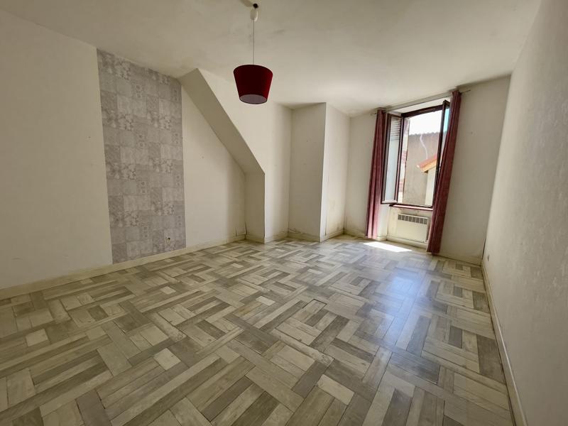 Maison traditionnelle - 218 m² - 9 pièces