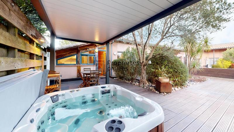 Maison - 258 m² - 8 pièces