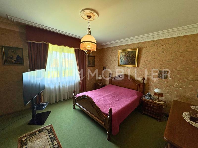 Maison - 201 m² - 7 pièces