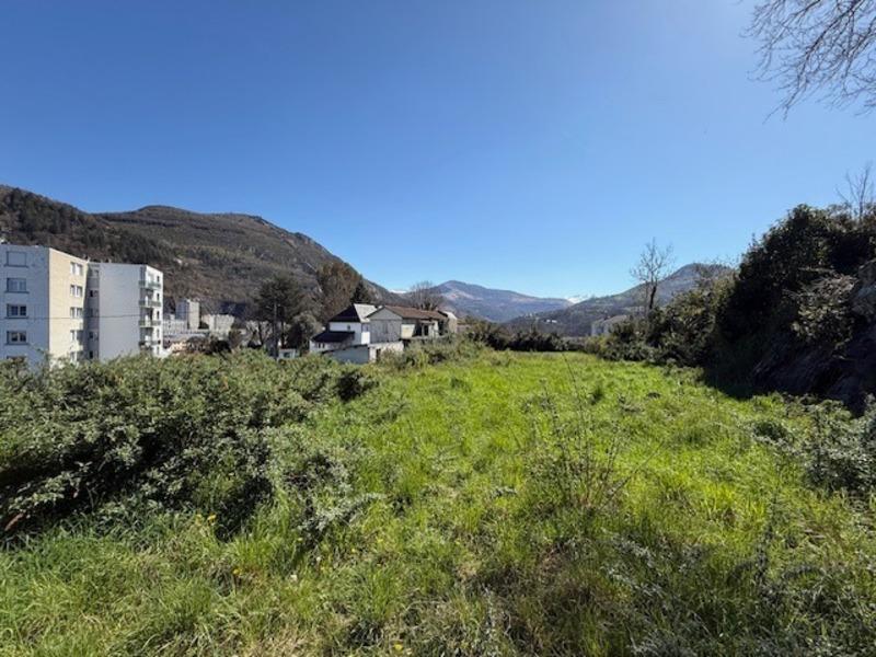 Terrain constructible - 3 593 m²
