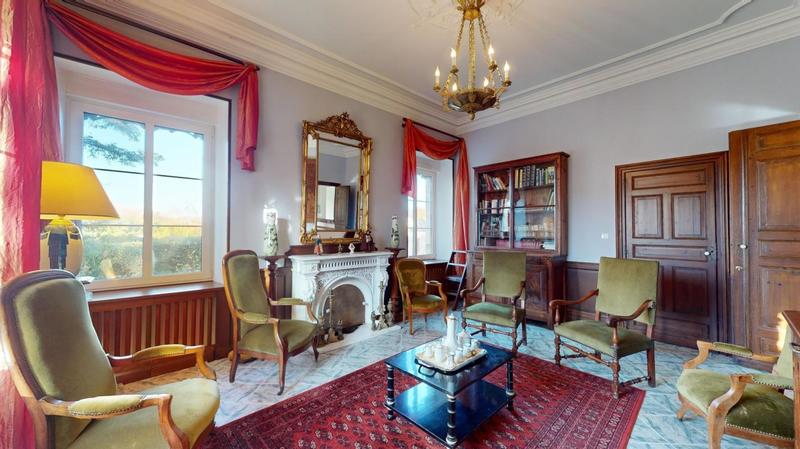 Maison - 3 512 m² - 48 pièces