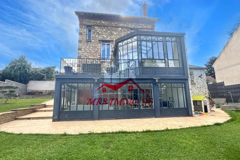 Maison - 180 m² - 8 pièces