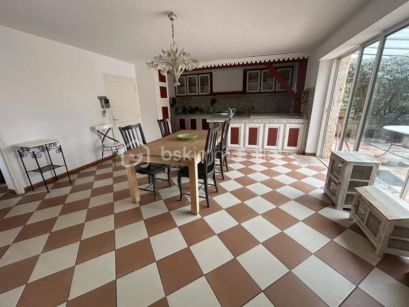 Propriété - 332 m² - 8 pièces