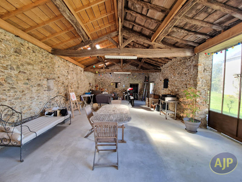 Maison - 283 m² - 11 pièces