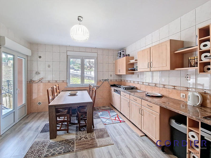 Maison - 290 m² - 10 pièces