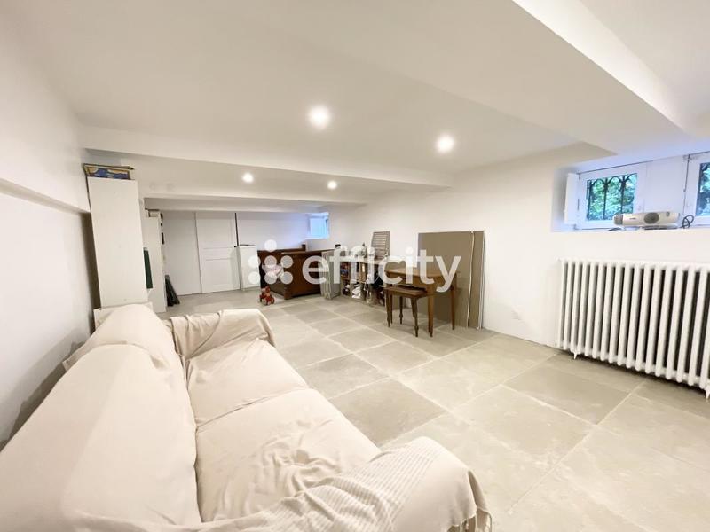 Demeure - 255 m² - 11 pièces