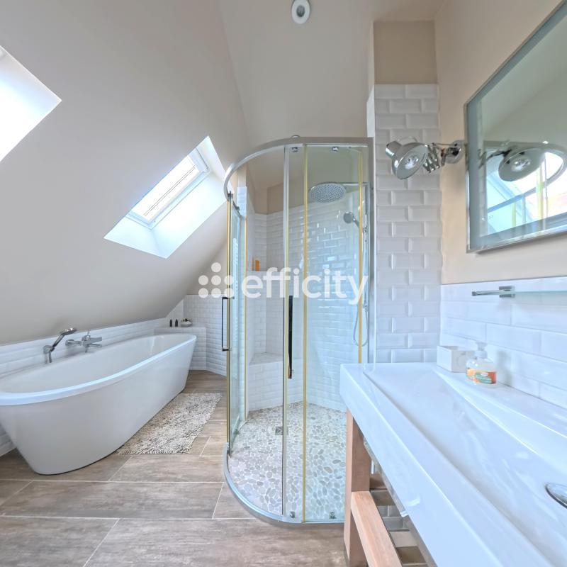 Maison - 335 m² - 9 pièces