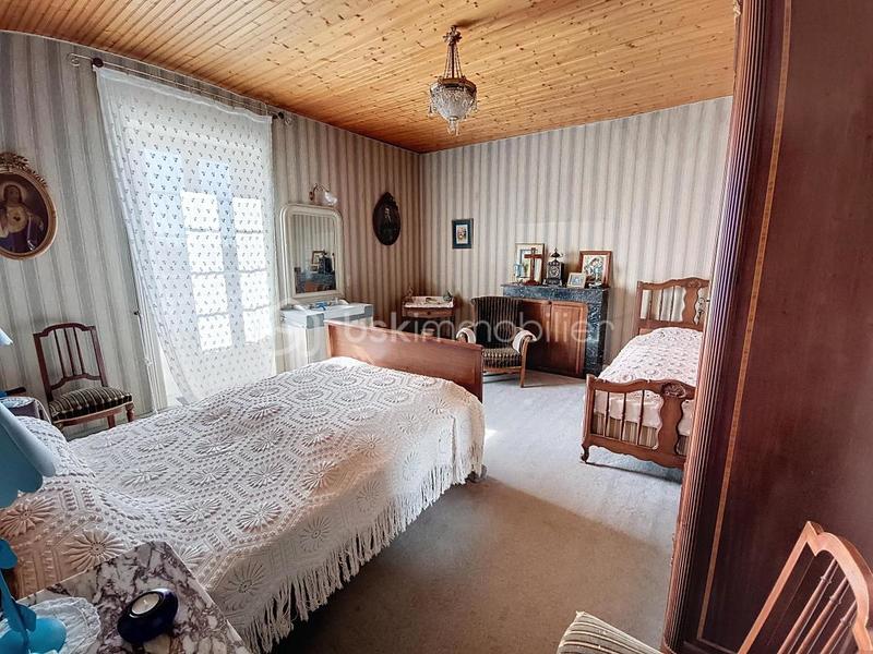 Demeure - 250 m² - 8 pièces