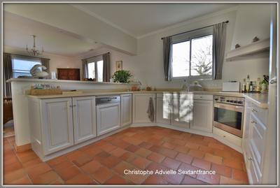 Maison - 260 m² - 6 pièces