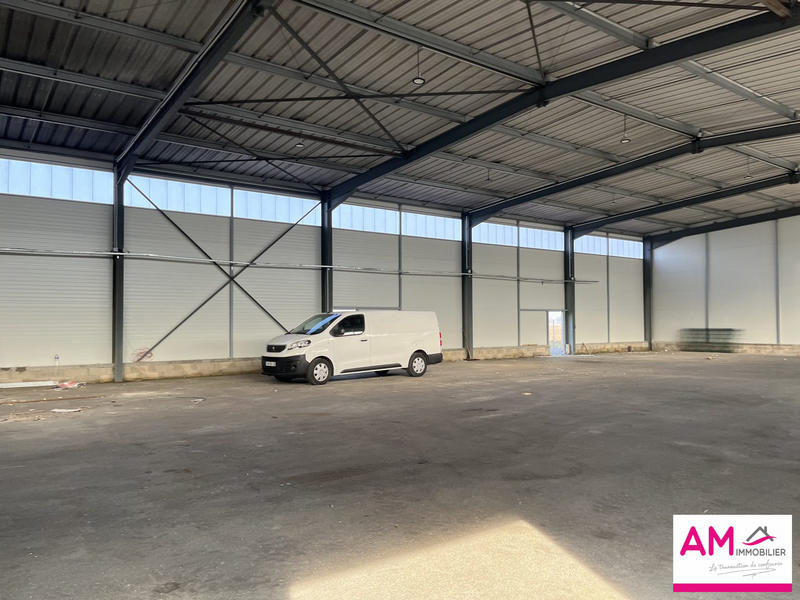 Entrepôt - 900 m²