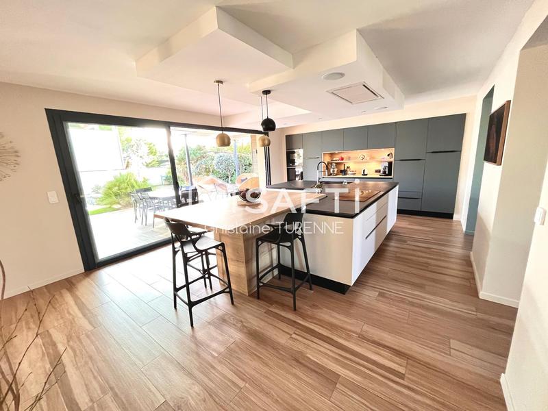 Maison - 305 m² - 8 pièces