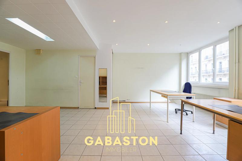 Bureau - 125 m² - 6 pièces