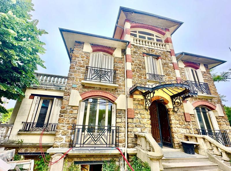 Maison - 201 m² - 6 pièces