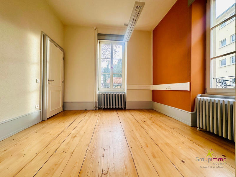 Local d'activités - 200 m² - 8 pièces